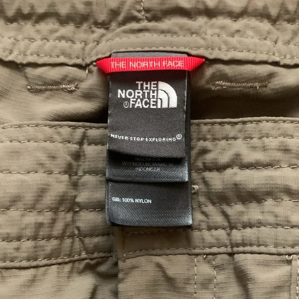 The North Face Olive Green Capri Pants
Excellent Used Condition Sz 4 - Picture 2 of 8
